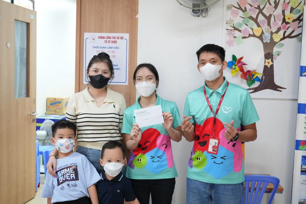 Chung tay vì bệnh nhân ung thư - Sống là cho, đâu chỉ nhận riêng mình